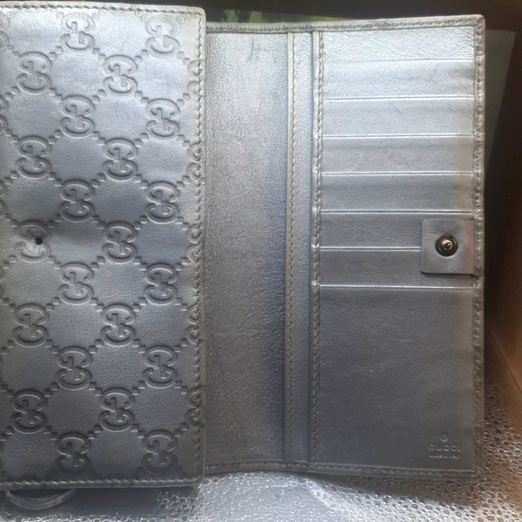 RARE☘️GUCCI GG SILVER METALLIC Leather Wallet.-Snap closer is broken. Very Clean - Picture 3 of 11